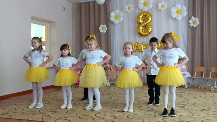 8 марта в детском саду.